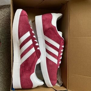 fuschia Adidas campus shoes, never worn
